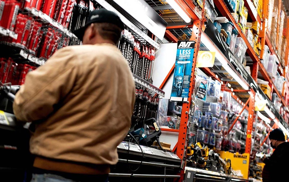 Americans’ paychecks grow stronger as Main Street shows new economic strength