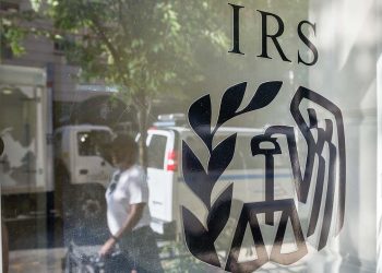 Average tax refund up nearly 11% from a year ago, IRS data shows