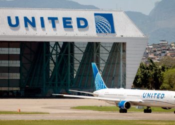 United Airlines warns airfares could jump 20% as oil prices continue to surge